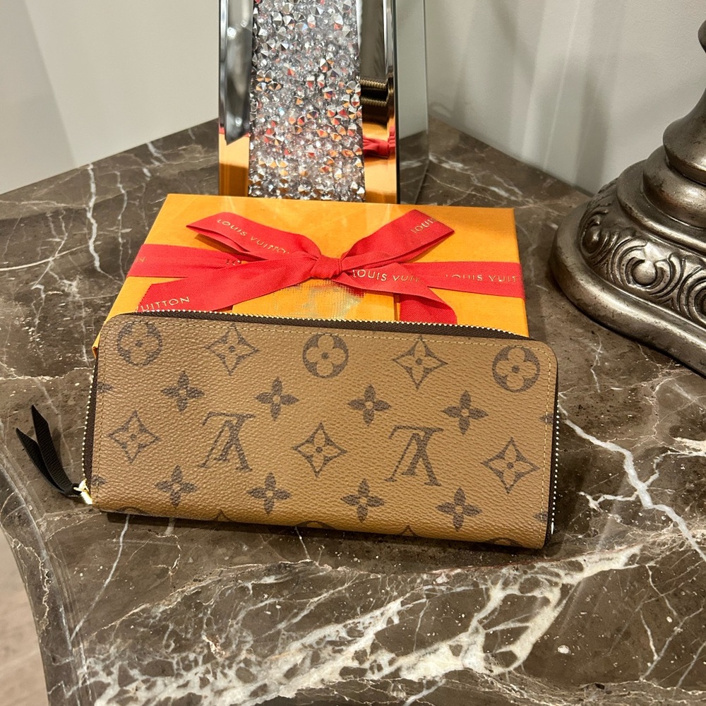 SOLD🔥Authentic Louis Vuitton Monogram Reverse Clemence Wallet🔥